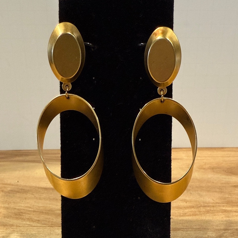 Vintage Gold Tone Oval Drop Clip On Earrings
